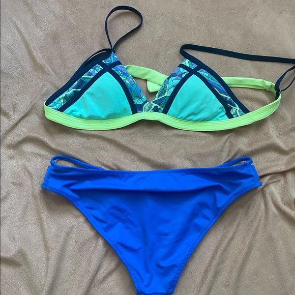 Blue bikini! - Picture 3 of 4